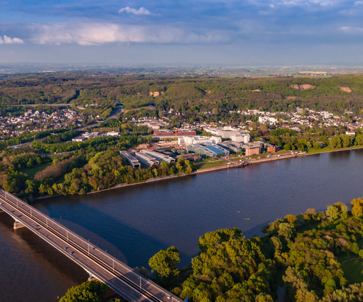 Bonner Bogen und Südbrücke am Rhein